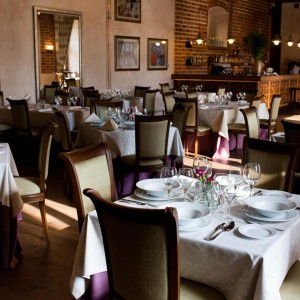 restaurants: laid table in Herbowa restaurant